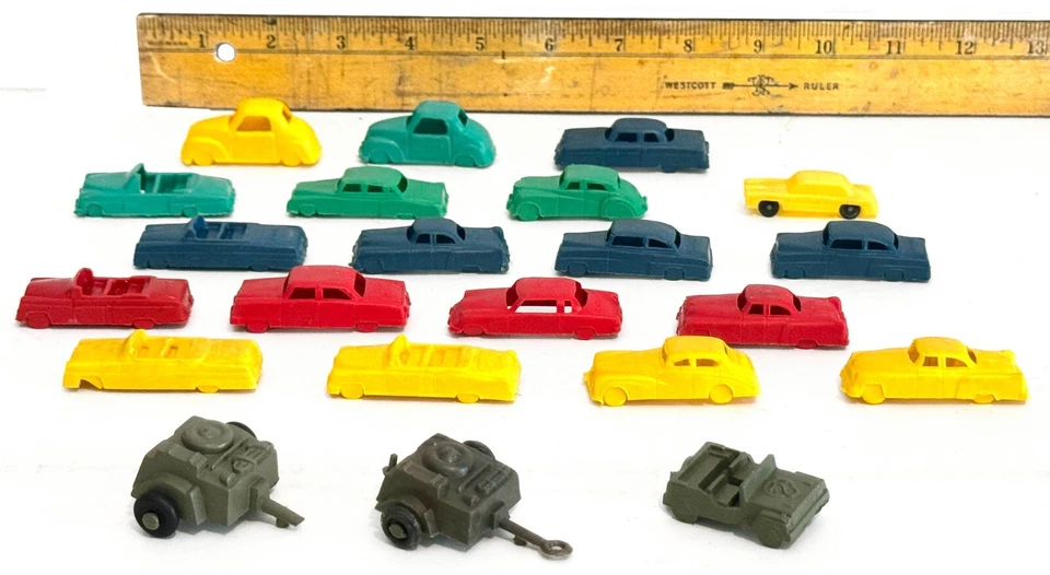 Lote de 22 coches miniatura de plástico MPC vintage de juguete con tarro de vidrio (circa años 50) Foto 2 de 4