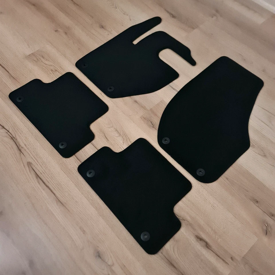 Alfombrillas de coche para Volvo V40 alfombras de terciopelo negro revestimientos automáticos alfombras para todo tipo de clima Foto 3 de 4