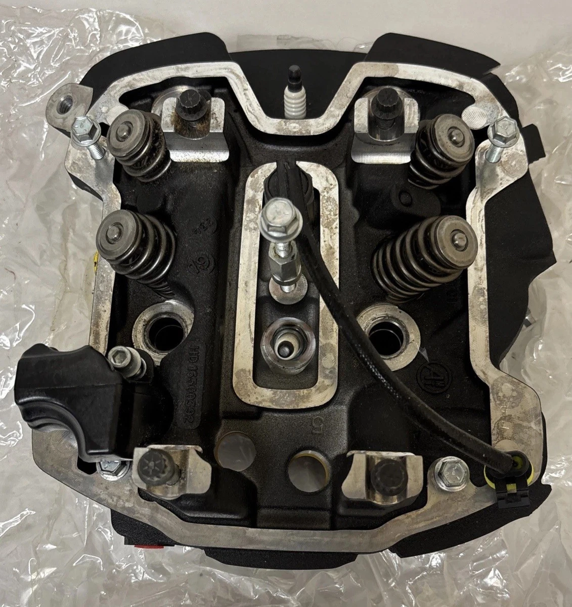 Harley-Davidson Motorcycle Cylinder Heads & Valve Covers for