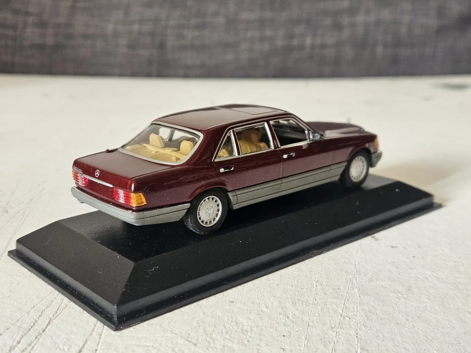 1:43 Minichamps Mercedes 560 SEL W126 (1989) Bourdeaux Mint - Immagine 4 di 4