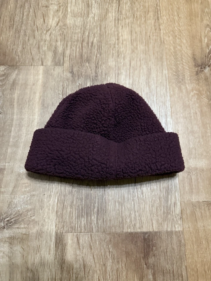 Acogedor gorro Sherpa de felpa polar granate Carhartt Gorpcore granola niña Foto 2 de 4