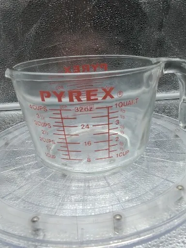 4 Cup Pyrex Measuring Cup J Handle with Red Lettering