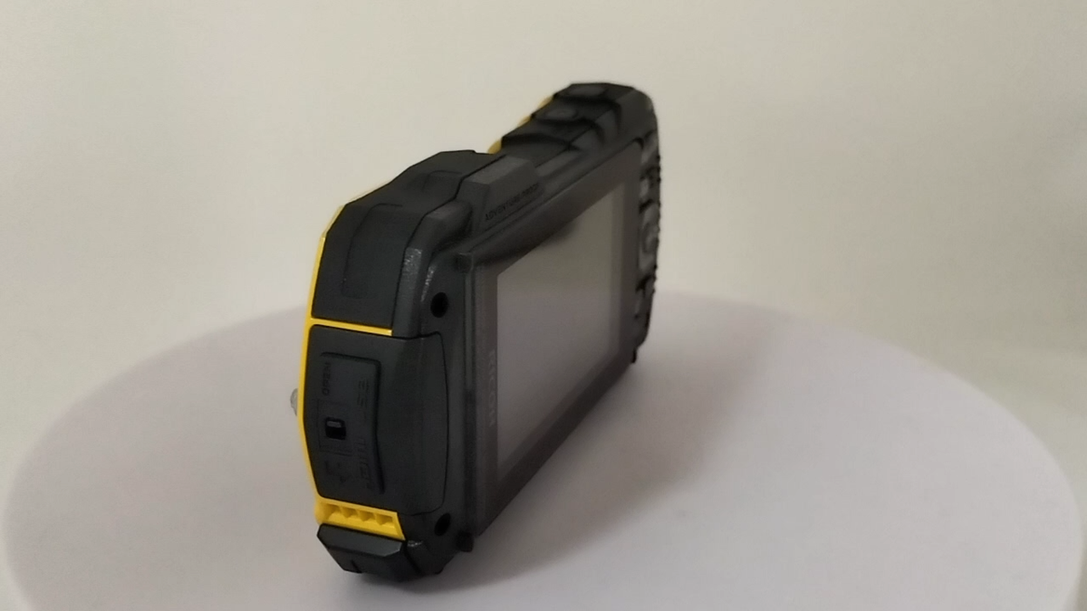ALMOST UNUSED 】RICOH WG-40 Waterproof Digital Compact ALMOST UNUSED 】RICOH WG-40 Waterproof Digital Compact