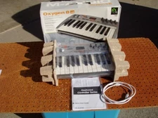 M-AUDIO OXYGEN 8 v2 25 USB 25 KEY MIDI CONTROLLER KEYBOARD UNUSED OPEN BOX