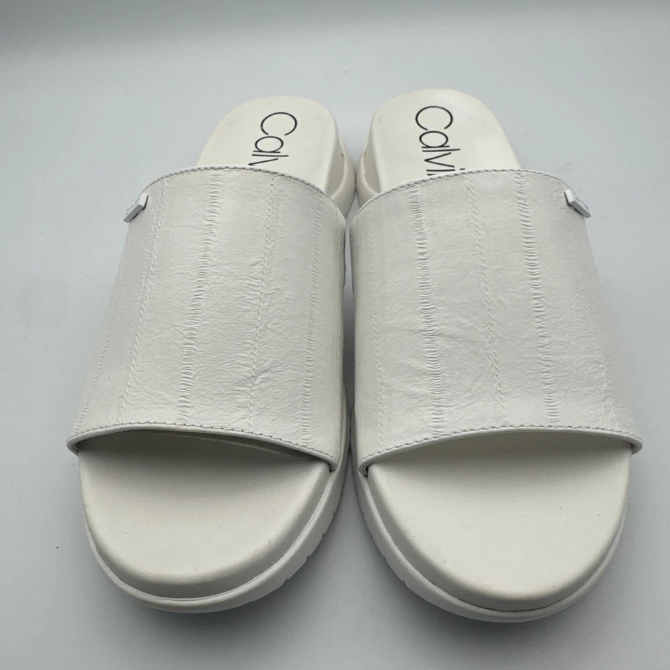 Nueva Sandalia CALVIN KLEIN UBI Cuero Serpiente Alto Brillo Blanca Deslizable Talla 8 Foto 2 de 4