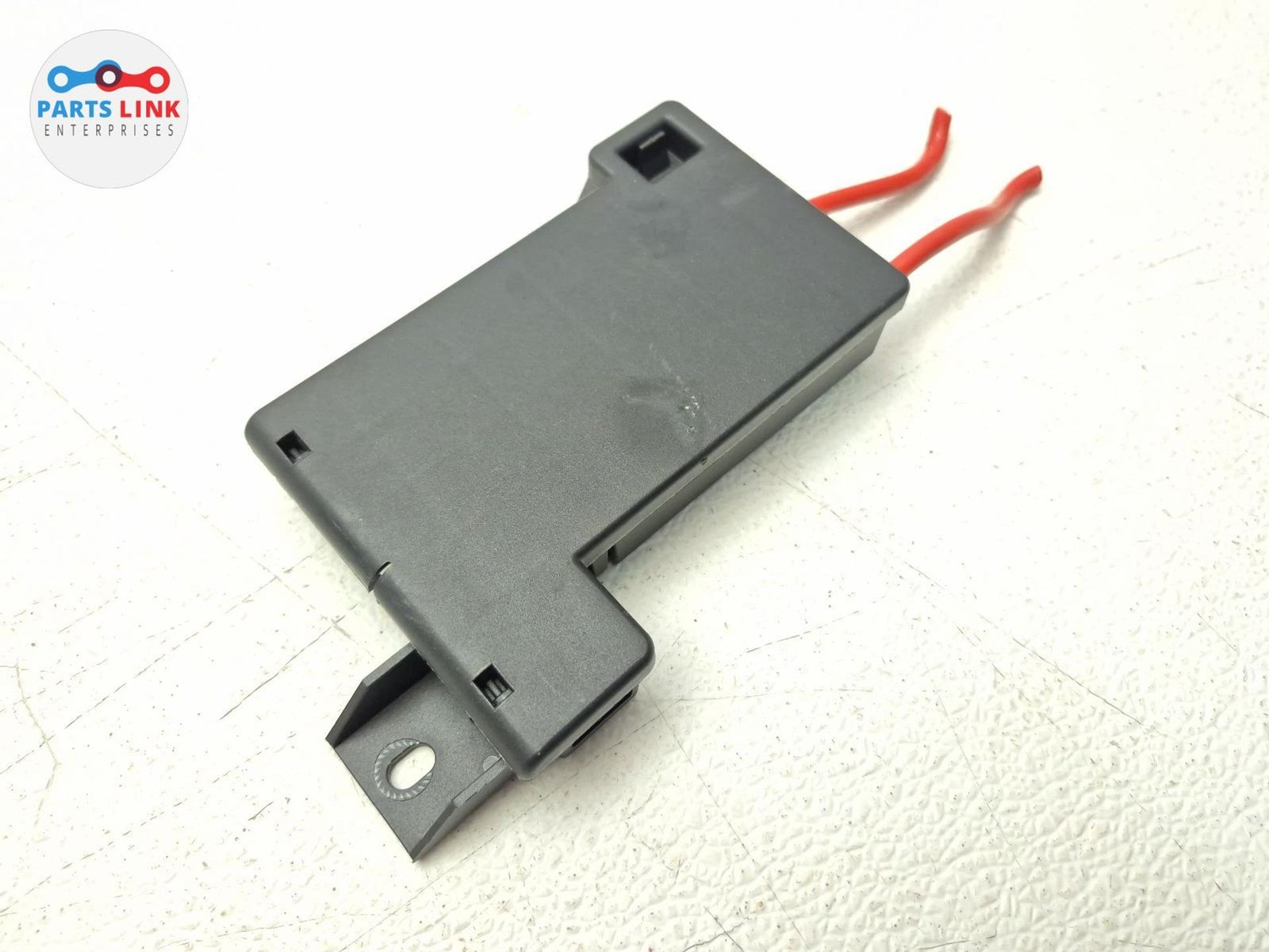 2016-20 BENTLEY BENTAYGA FRONT FLOOR FUSE BOX POWER RELAY FUSEBOX 6.0L W12 636