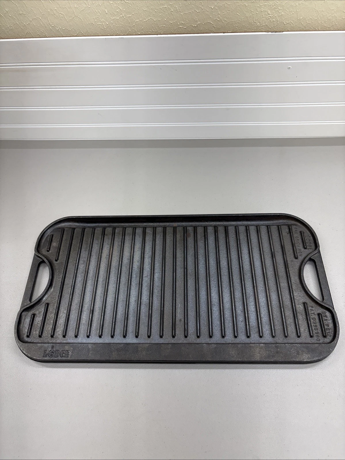LODGE PRO GRID CAST IRON REVERSIBLE GRIDDLE/GRILL PG12, #D0393980~USA Made