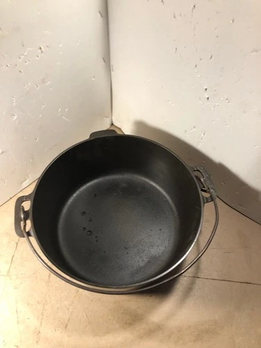 Griswold cast iron Tite top Dutch over #9, Large Block logo, Erie, PA No Lid