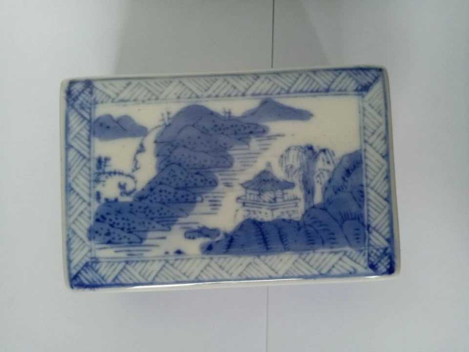 Vintage boîte chinoise en porcelaine. Motifs paysage montagneux - Photo 3/4
