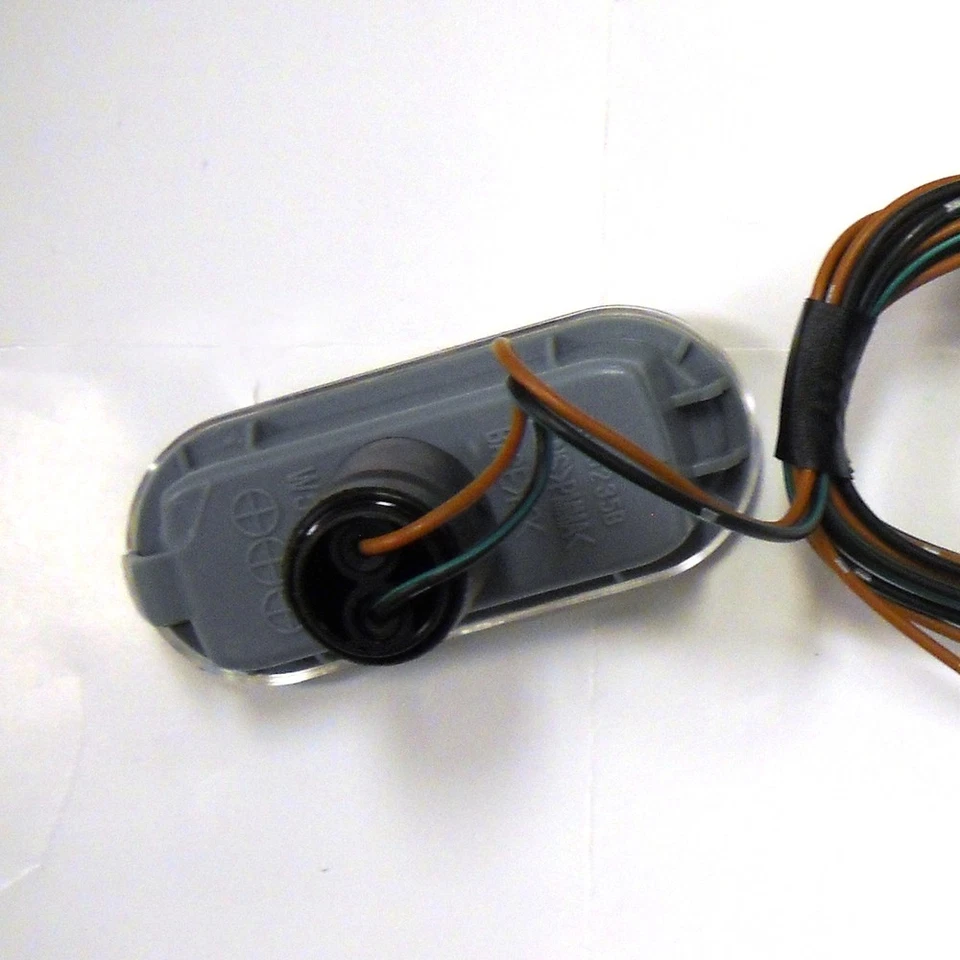 Side Repeater Lamp fits 1999-2005 Volkswagen Golf Golf,Jetta Passat  TYC - Image 2 of 2