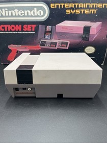 Nintendo NES Action Set Console with Zapper Controllers Game & Box No Power Cord