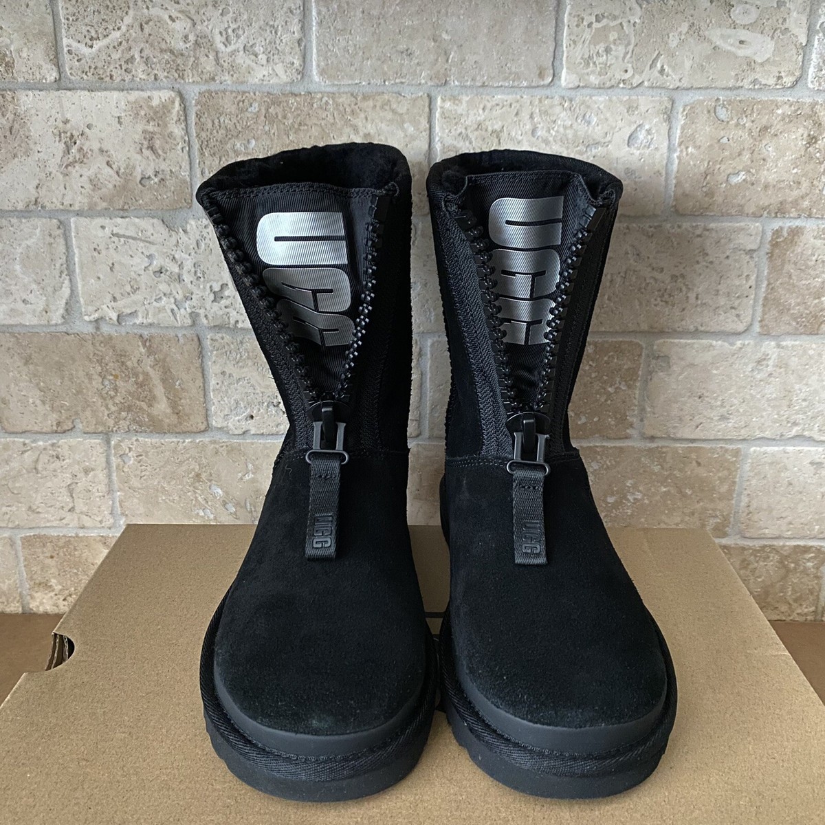 UGG｜BOOTS (Classic Short Zipper Tape Logo - Black (1144 WMNS) UGG Classic Short Zipper Tape Logo Boot 'Black