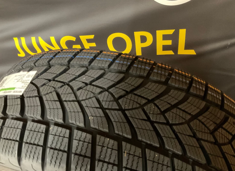 4 Winterräder Opel Grandland-X Hybrid4 GSE  Goodyear 225/50 R19 100V  1689792280 - Bild 3 von 4