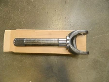 OUTER AXLE YOKE SHAFT 35 SPLINE OEM SPICER UPGRADE CHEVY DANA 60 FRONT  3-82-871