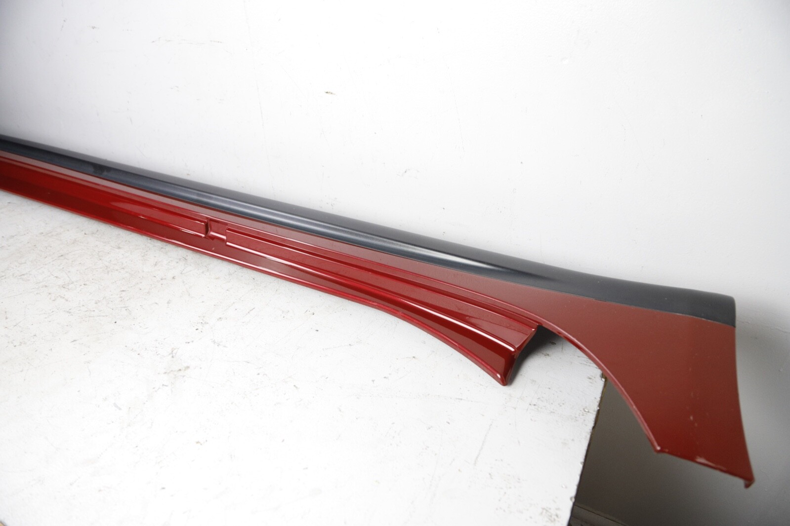 2014 - 2017 Maserati Ghibli M157 Passenger Right Rocker Panel Side Skirt Red OEM