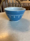 Vintage Pyrex #401 Snowflake Garland Nesting Mixing Bowl 1.5 Pint Small Blue USA