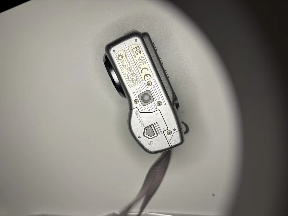 Nikon COOLPIX 3100 Digital Camera Silver  and case - Image 4 of 4