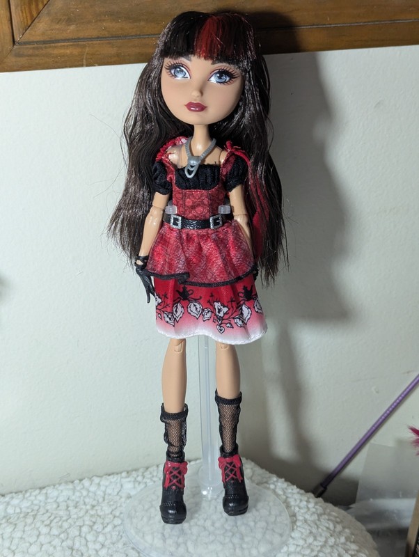 Ever After High Hat-Tastic Cerise Hood
