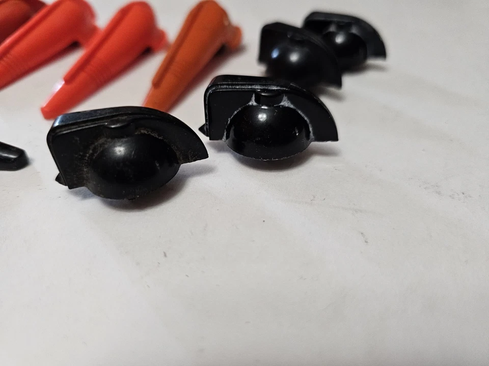 Alças de controle Lionel #1033 preto e laranja e botão pequeno V-116 - Lote de (13) - Imagem 4 de 4