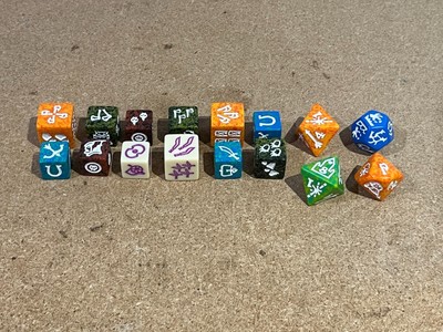 16 x VERSCHIEDENE TSR DRACHENWÜRFEL - KOSTENLOSER VERSAND IN UK!!