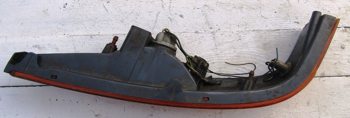 Toyota 26-33 KOITO 88 Hiace 1990 03 front Turn Signal light Left