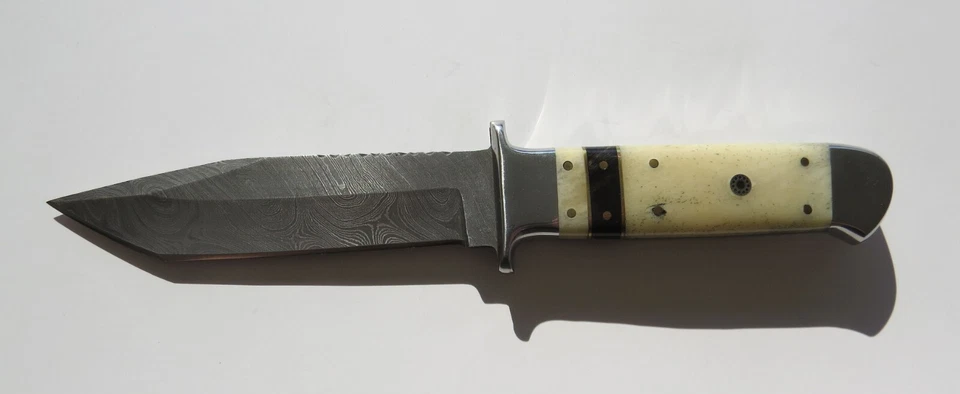C.F.K. Cuchillo Damasco Hecho a Mano EE. UU. Hoja Fija Hueso de Camello Cuerno de Búfalo Certificado de Foto 3 de 4