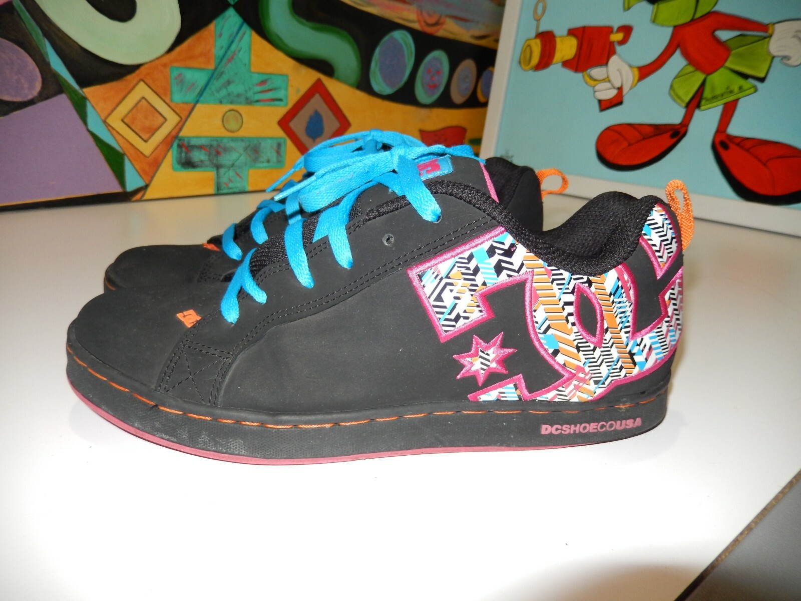 dc court graffik womens