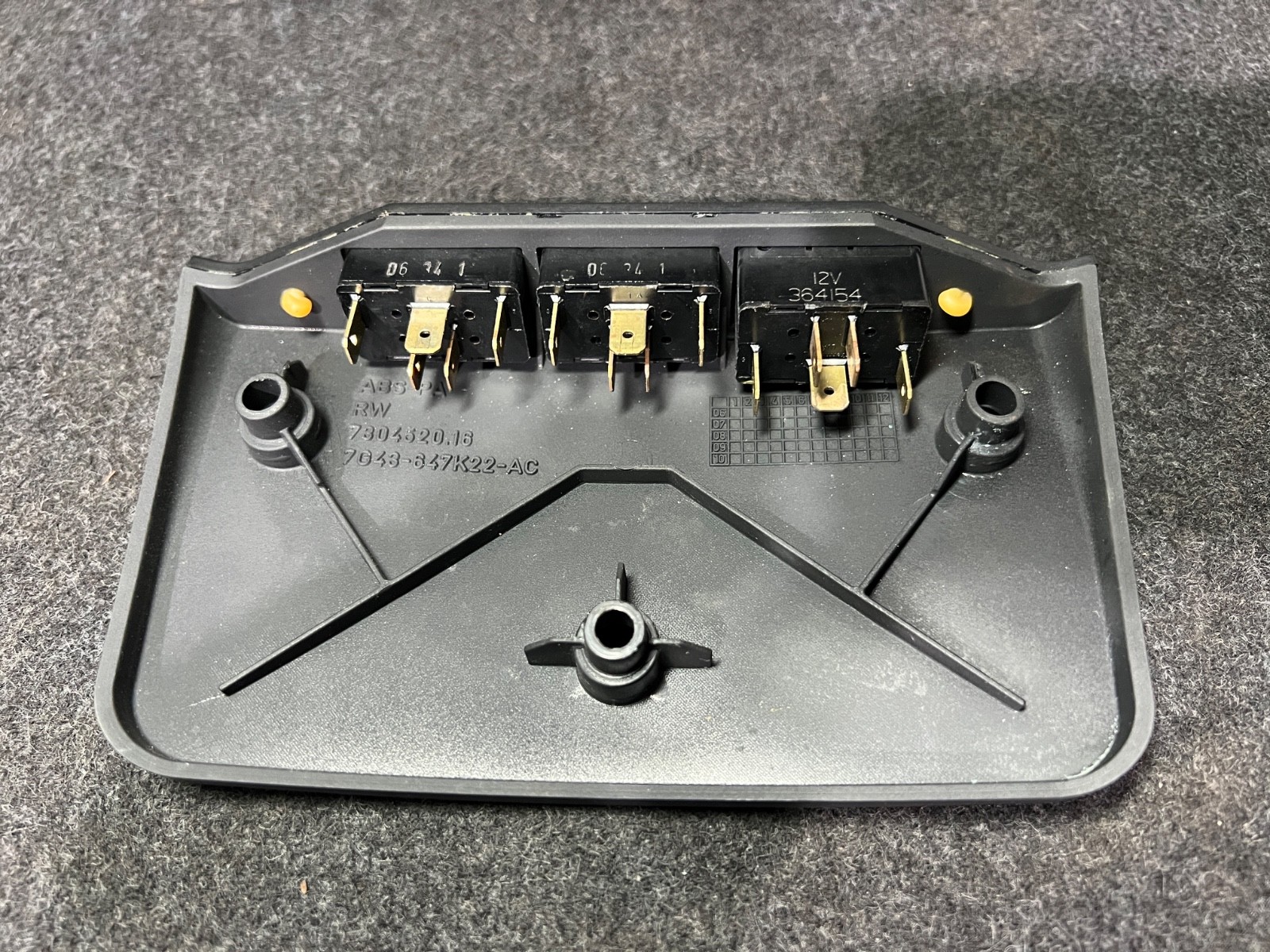 2006 -2017 ASTON MARTIN LH SEAT HEAT & LUMBAR SWITCH PANEL 7G43-647K22-AC