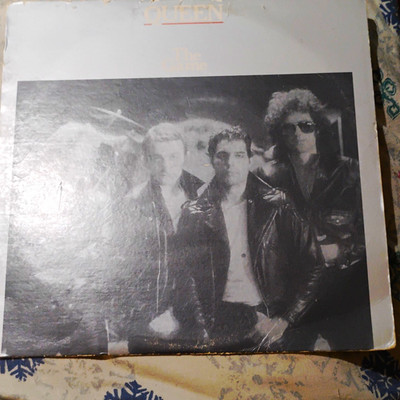 Queen The Game Elektra 12'' Black Vinyl LP Rock 33 RPM Cardboard Sleeve