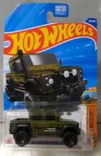 Hot Wheels 2025 ’15 LAND ROVER DEFENDER DOUBLE CAB HW Dirt #10 Green NEW