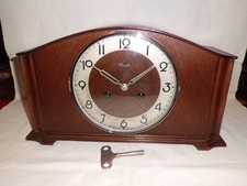 Schöne mechanische Holz-Kaminuhr, gemarkt mit Kienzle