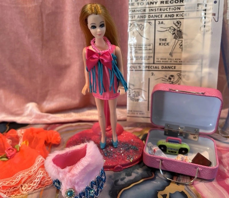 1970 Topper VINTAGE Dancing Dawn Stand Clothes Suitcase Boom Box More !
