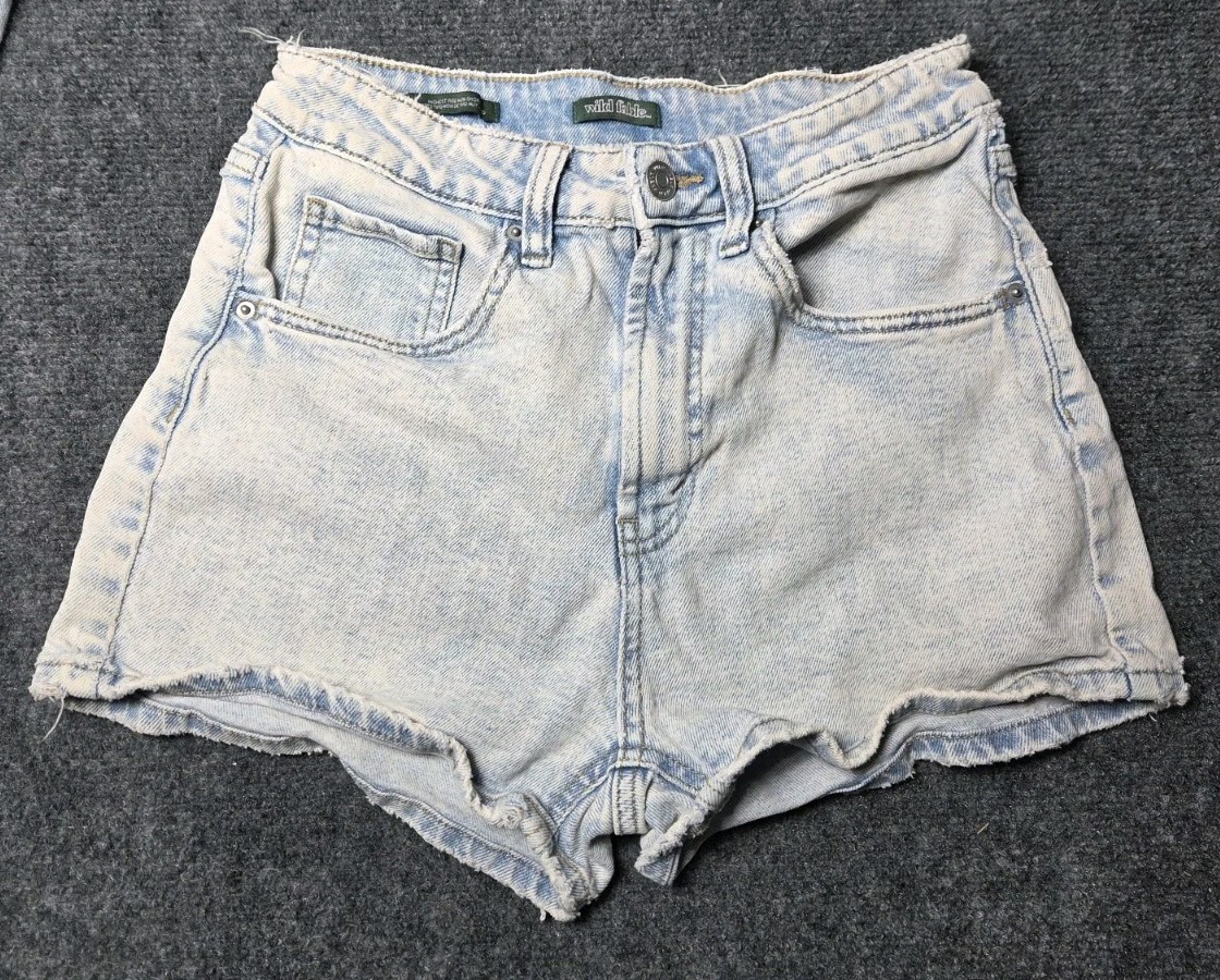 Wild Fable Womens 2 Highest Rise Mom Shorts Light Wash Denim