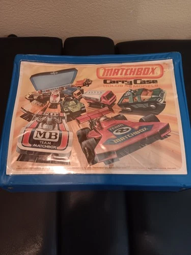 Vintage Matchbox vehicles with carrying case (24 )-Lot 50- Series 1-75