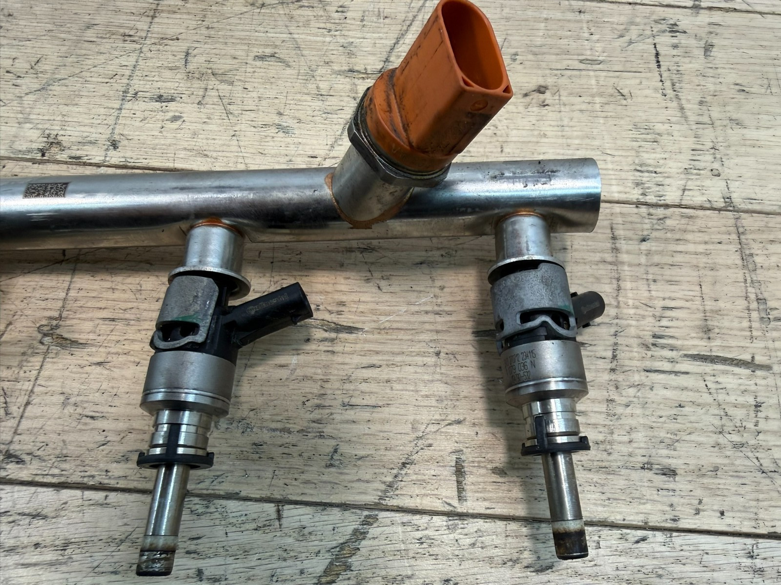2013 BENTLEY CONTINENTAL GT 4.0L OEM LEFT & RIGHT FUEL INJECTOR RAIL SET