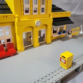 Lego 1991 Train 9V set 4554 Metro Station with Minifigures & Instructions