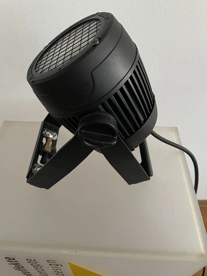 Cameo ZENIT® P100 DTW  125W Outdoor Scheinwerfer - Dim-to-Warm-Technologie (DTW) - Bild 2 von 4