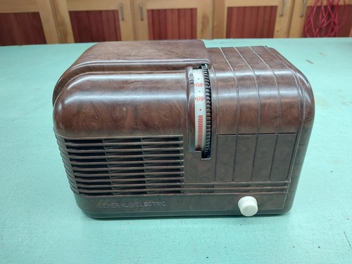 Vintage restored GE H500 "turbine" AM tube radio