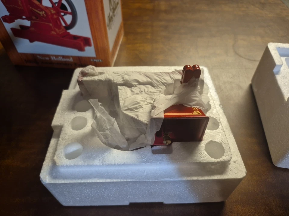 ERTL New Holland 100th Anniversary Engine 1/8 Scale Die Cast Metal 321DO Red - Image 4 of 4