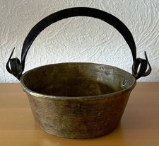 Alter Kessel, Feuertopf, Topf mit Eisen-Henkel aus Messing &Oslash; 22,5 cm, Handarbeit