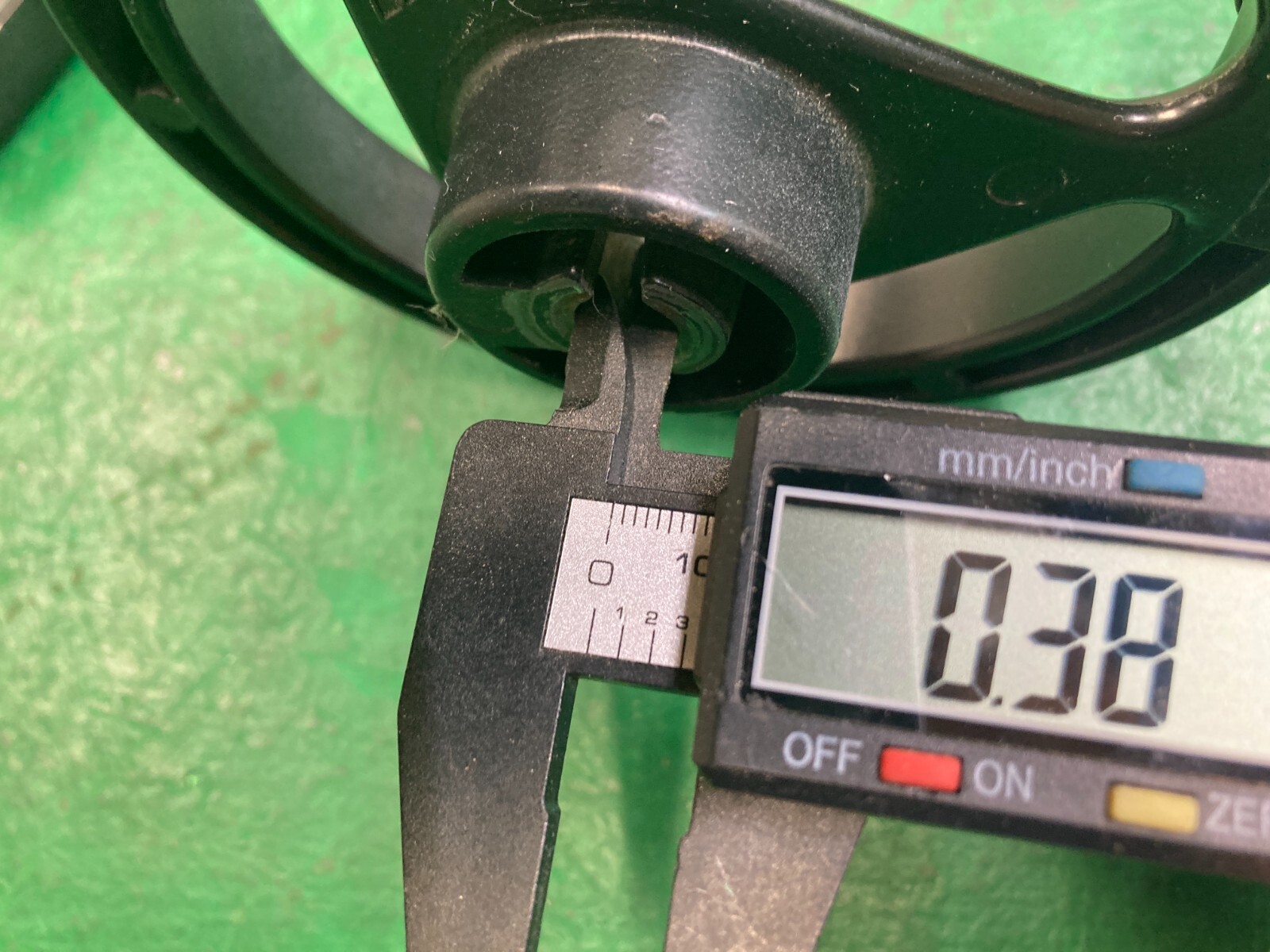 ONE (1) - Delta Table Saw 34-441 34-444 Handle Handwheel Part #422-03-100-0001