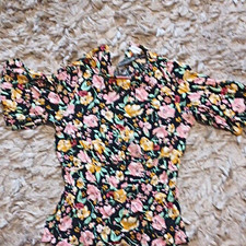 Women?s Black Floral V-Neck Puff Sleeve Ruffle Top