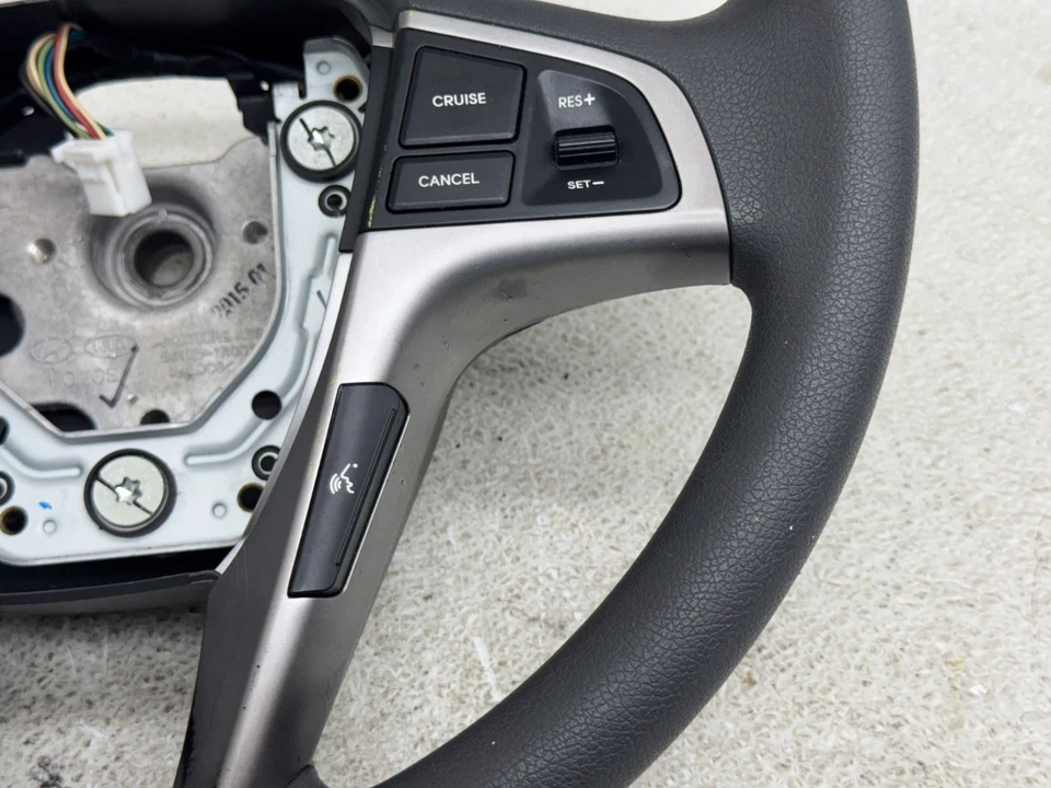 Volante conductor Hyundai Accent 2014-2017 con interruptor de control de crucero OEM Foto 2 de 4