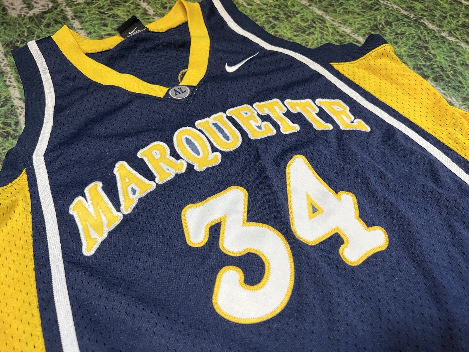 NIKE Marquette University Basketball Marquette 34 Jersey M Yellow Navy