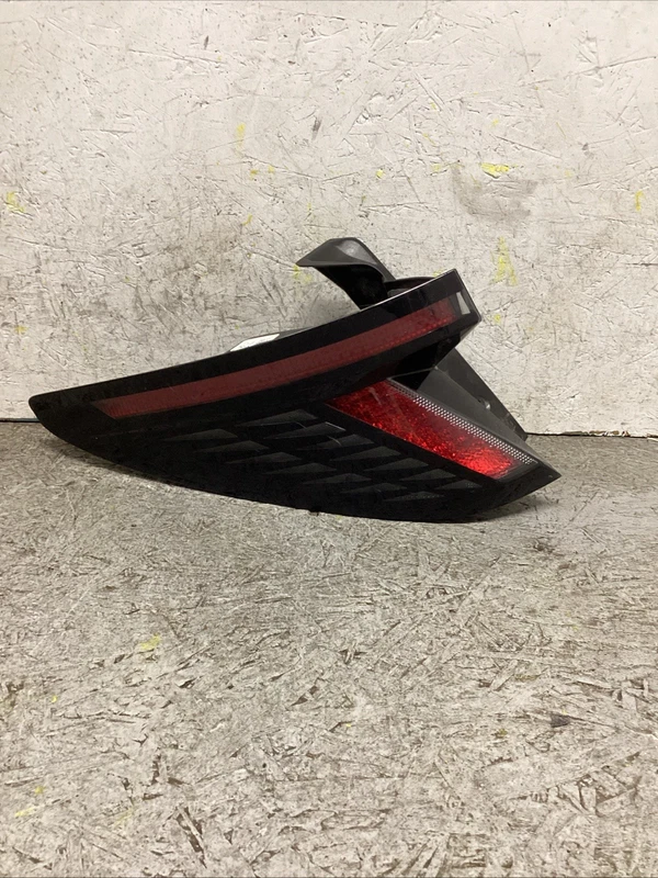 2022-2024 HYUNDAI TUCSON REAR LEFT LH DRIVER SIDE TAIL LIGHT OEM LED 92401N9150