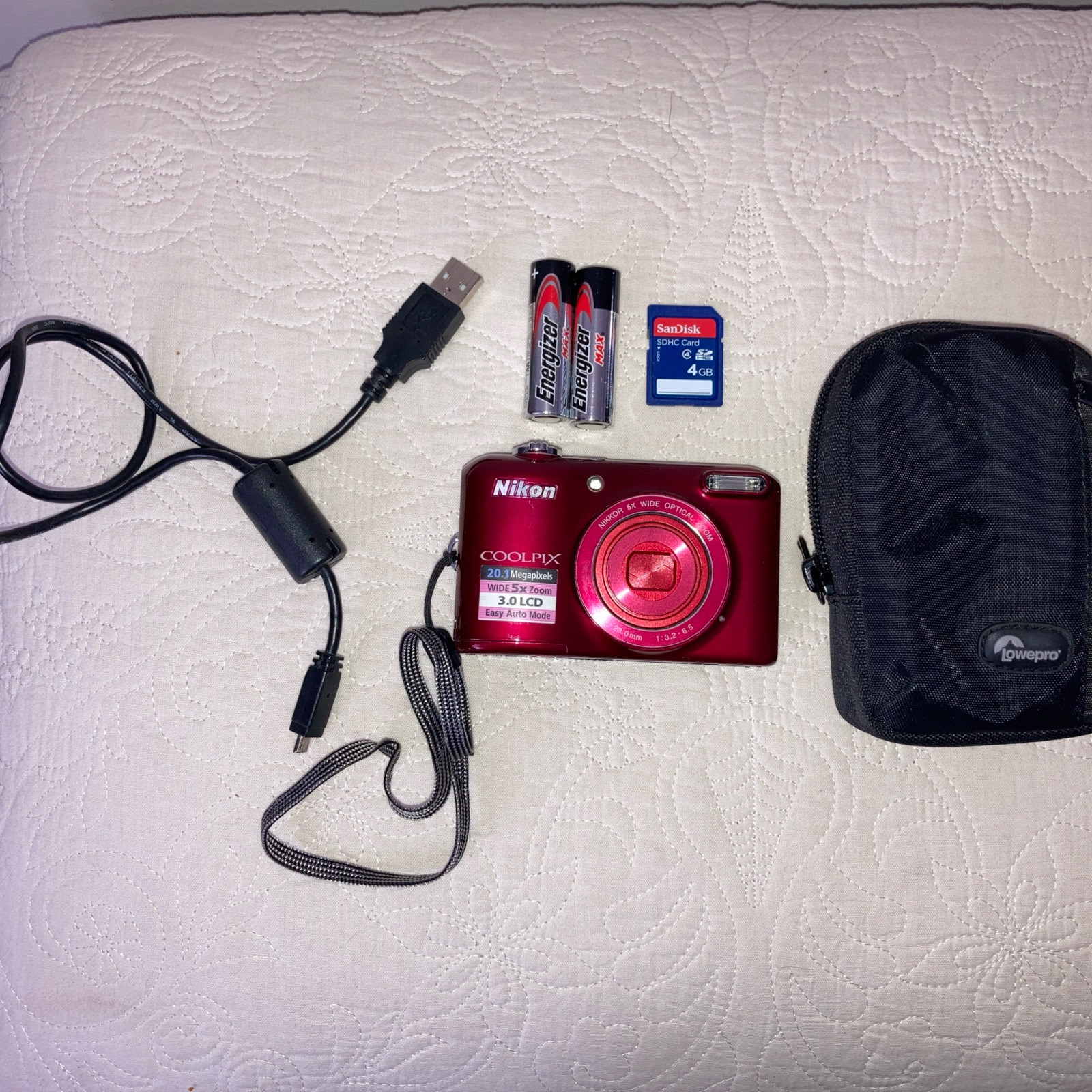 Nikon COOLPIX L28 w/4GB Memory Card and batteries