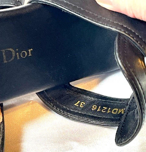 Christian Dior 30 Montaigne Thong Black Leather Gold Finish CD Sandals thumbnail 8