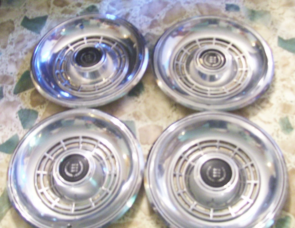 77-82 Ford LTD Mercury Tapacubos Juego de 4 78 79 80 81?? Foto 4 de 4