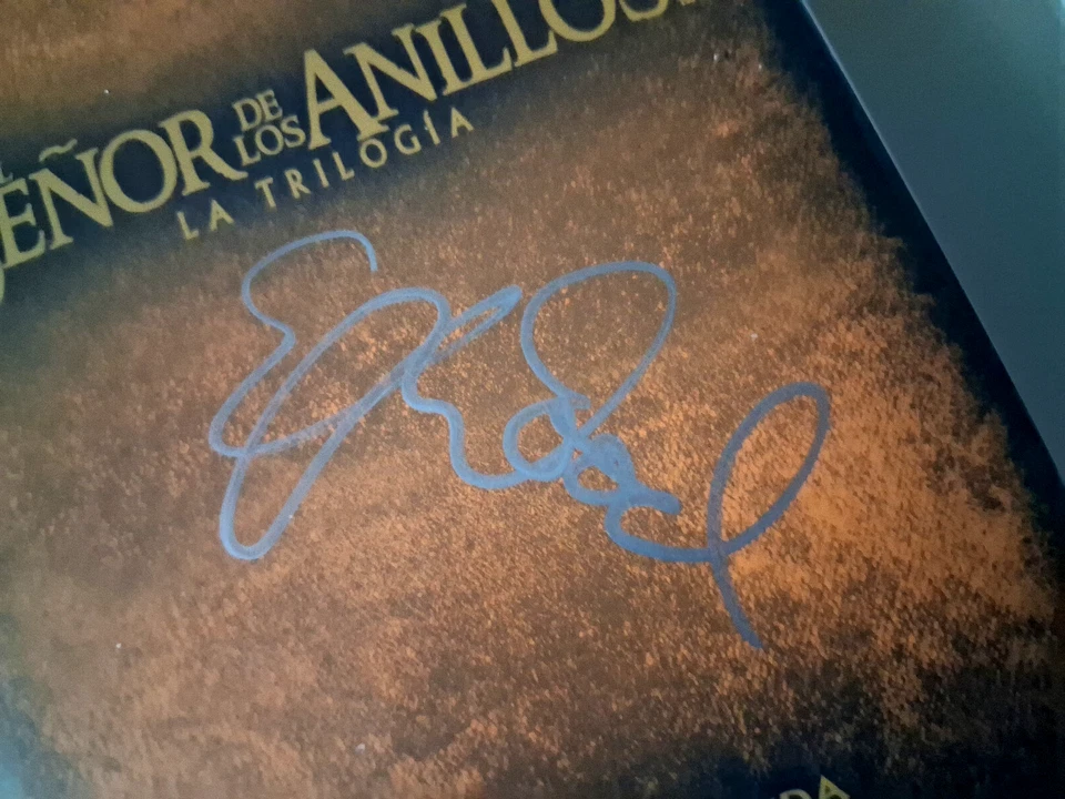 DVD "EL SEÑOR DE LOS ANILLOS TRILOGIA" AUTOGRAFO SIGNED AUTOGRAPH ELIJAH WOOD 12 - Imagen 2 de 4