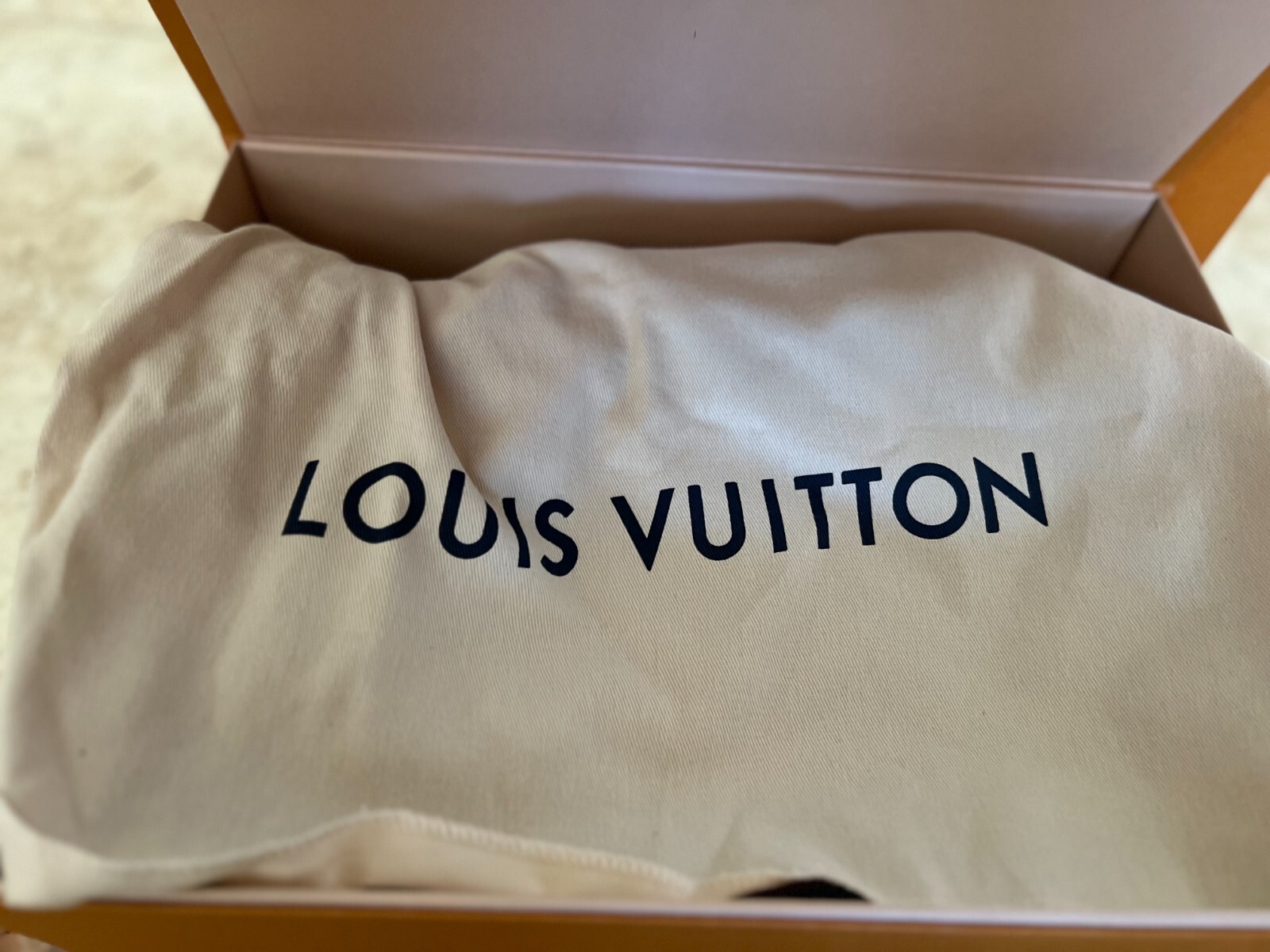 BRAND NEW, NEVER USED Louis-Vuitton black Avenue Sling Bag. Men's Crossbody